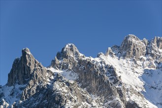 Viererspitze and Western Karwendelspitze in winter