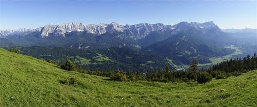 Wetterstein range with three-port peak