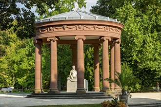 Round temple with marble sculpture of the goddess Hygieia by Hans Dammann