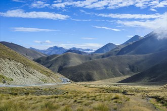 Mountain landscape with highway around the Lindis pass