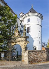 Portal with coat of arms of Saxony as entrance to Hartenfels Castle