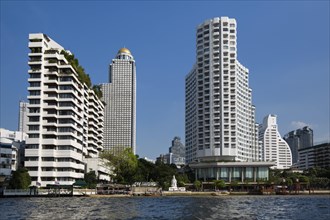 View from Mae Nam Chao Phraya to Shangri La Hotel and Lebua At State Tower