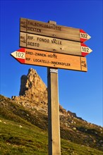 Signpost at the Three Peaks of Lavaredo mountain hut in front of the summit Toblinger Knoten