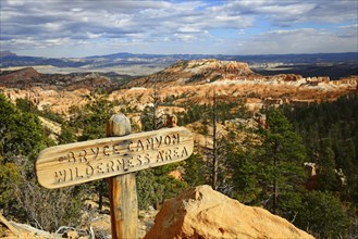Sign Bryce Canyon Wilderness Area at the start of the Fairyland Trail in the Amphitheatre