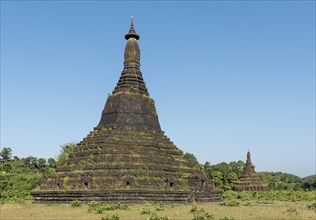 Laung Ban Pyauk Paya with Htuparon Pagoda