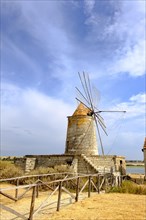 Mulino Maria Stella windmill in front of saltworks