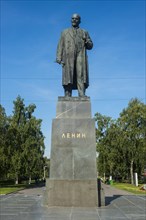 Lenin statue in the center of Vologda