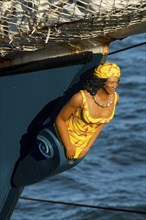 Female figurehead at the bow