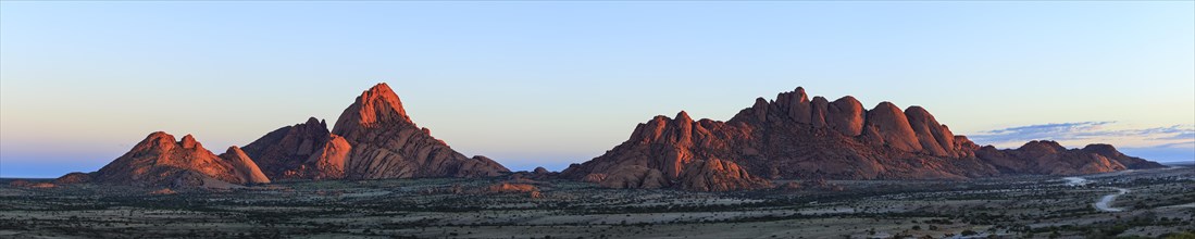 Panorama of the Spitzkoppe and Pontok mountains