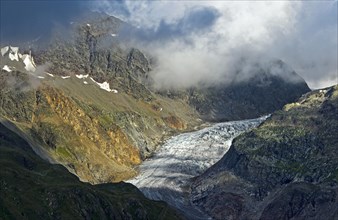 Reclining glacier tongue of the Gepatschferner Glacier