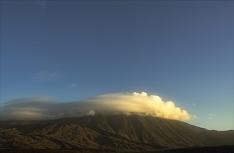 Passat cloud covers the summit of Pico del Teide