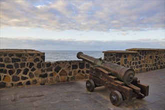 Cannon in Fort Bateria de Santa Barbara