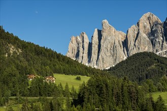 Farmhouses in front of Geislergruppe