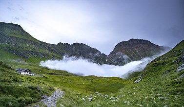 Landawirsee hut with rising fog clouds