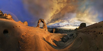 Sunset at Delicate Arch Arch