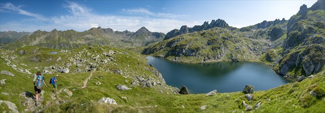 Two hikers at Brettersee