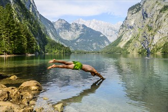 Young man jumps into Lake Obersee