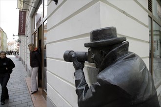 Statue of a paparazzi photographer