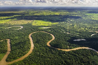 Rio Aquidauana flows through jungle