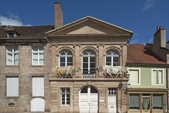 Former slaughterhouse with two bull figures on facade