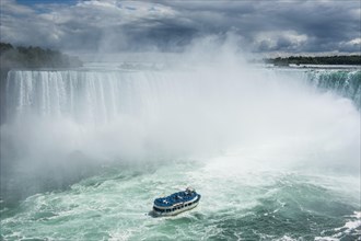 Tourist boat in the mist of the Horseshoe Falls