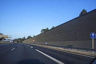 Noise protection wall on the A6 near Schwabach