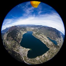 Paraglider flight over Caldonazzo and Levico