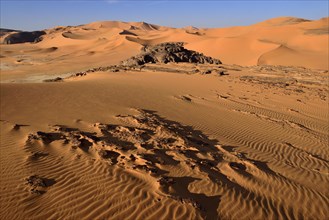 Sanddunes and rock towers at Moul Naga