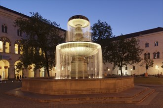 Fountain at Geschwister Scholl Platz