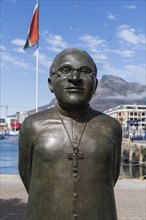 Bronzestatue of Desmond Tutu