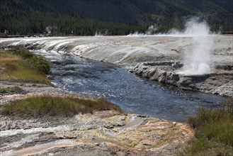 Hot springs and mineral deposits at Iron Spring Creek