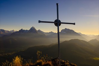 Evening light at the summit cross of Rauhen Kopf