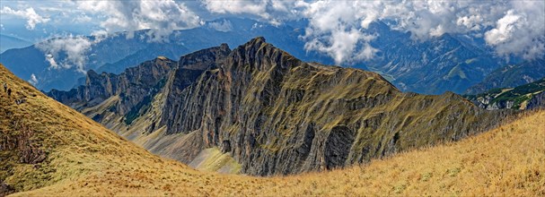 Mountain range Dalfazer Wande in the Rofan Mountains