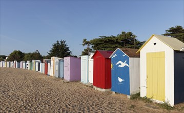 Colorful beach huts, Ile d'Oléron