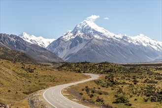 Curvy road with view to Mount Cook