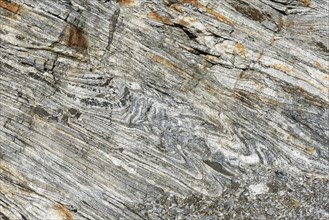 Cross-section and structure of Lewis gneiss