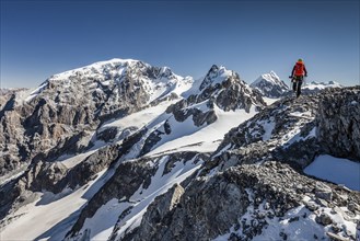Mountain climbers on the Trafoierjoch Stelvio