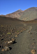 Hiking trail to Pico del Teide and Pico Viejo