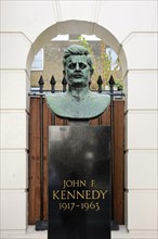 Bust of John F. Kennedy on Marylebone Road