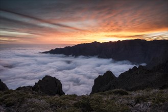 Sunset at the Pico de la Nieve summit at the crater rim