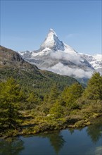 Snow-covered Matterhorn behind the Grindijsee