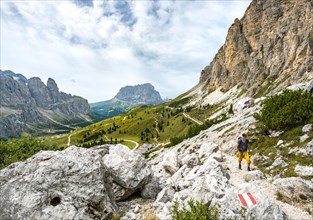 Hikers on the circular trail around the Sella Group