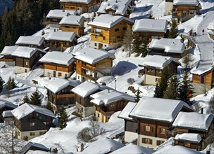 Snow-covered cottages and chalets in the Bettmeralp ski resort