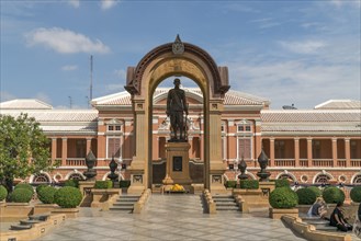 Statue of King Rama IV in front of Saranrom Palace