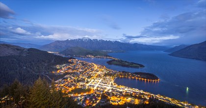 View of Lake Wakatipu and Queenstown