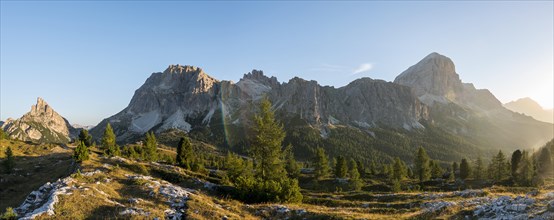 Sunrise in front of the peaks of Col dei Bos and Tofane