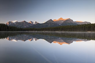 Herbert Lake at sunrise