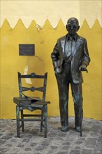 Sculpture of writer Nestor Alamo