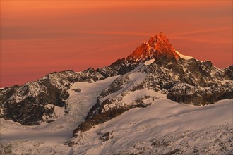 Zinalrothorn with snow