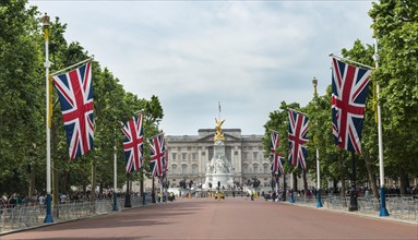 Buckingham Palace with Queen Victoria Memorial and Great Britain Flags